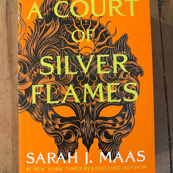 A Court of Thorns and Roses Complete Series - Picture 6 of 7